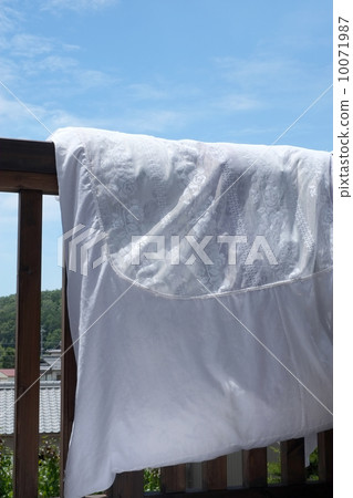  Futon drying 10071987