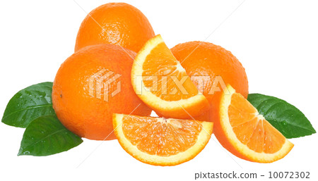 A glass of ice water and grapefruit top view 10072302