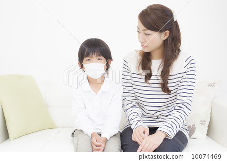 A mother worried with a cold-hearted child A mother worried with a cold-hearted child 10074469