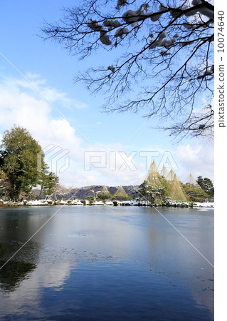 Kenrokuen在冬天（Kasumigaike） 10074640