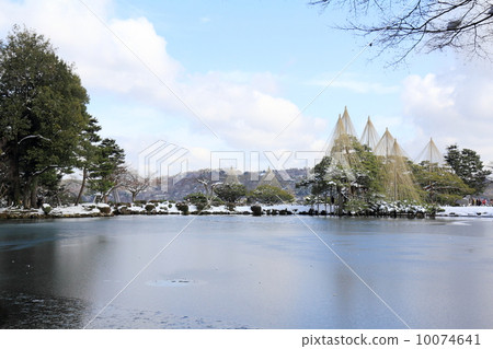 Kenrokuen在冬天（Kasumigaike） 10074641