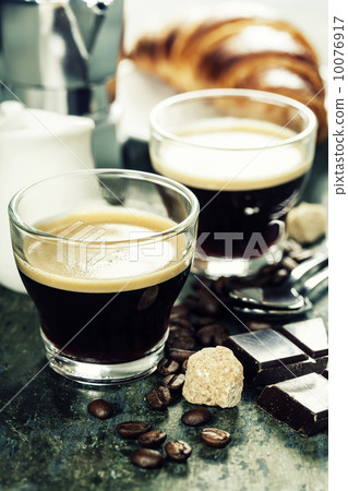 Coffee with croissants 10076917