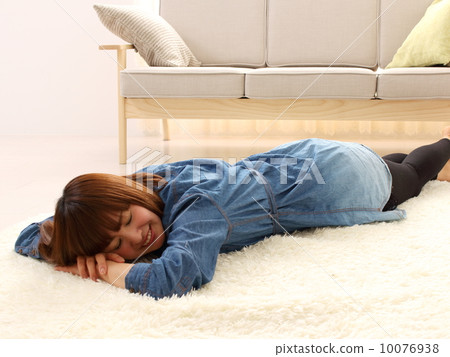 afternoon nap  10076938