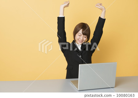 Business woman taking a break 10080163