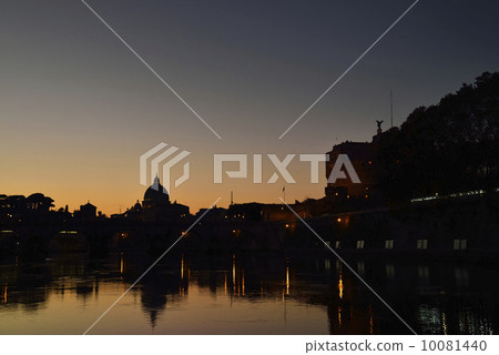羅馬的晚上風景（從台伯河） 10081440