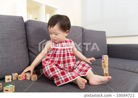 Asia baby girl playing toy block Asia baby girl playing toy block 10084721