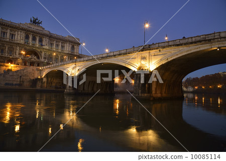 Umberto I bridge (evening view of Rome) 10085114