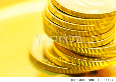 Gold coins close up 10085595