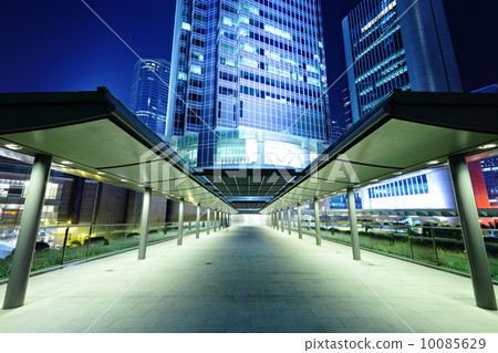 Walkway to office building 10085629