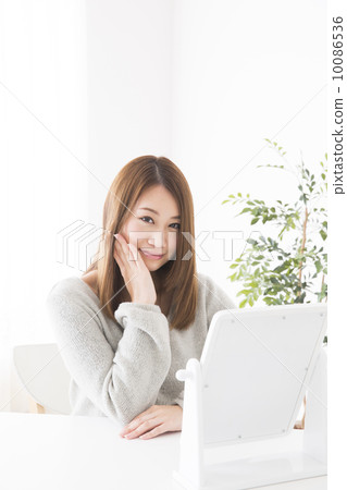 照鏡子的女人 10086536
