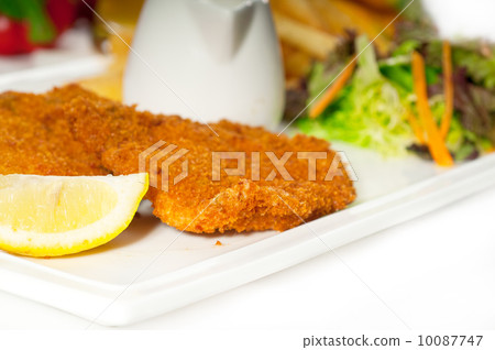 classic Milanese veal cutlets and vegetables classic Milanese veal cutlets and vegetables 10087747