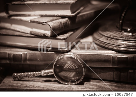 Loupe near vintage books Loupe near vintage books 10087847