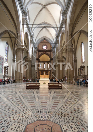Inside the Cathedral of Santa Maria del Fiore 10089250