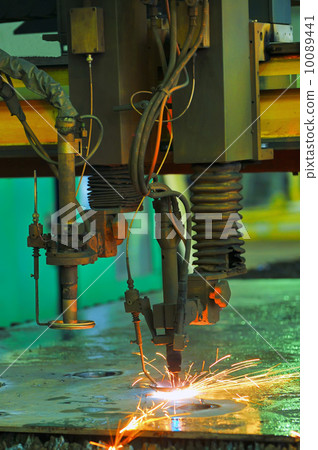 Laser cutting metal sheet 10089441