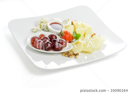 Cheese and grapes 10090164