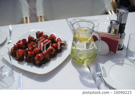 Meals and snacks at the White Street 10090225