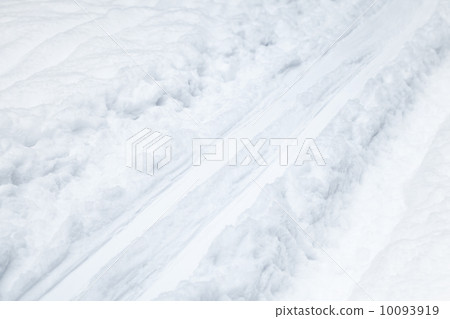 Cross country skiing tracks in fresh snow Cross country skiing tracks in fresh snow 10093919