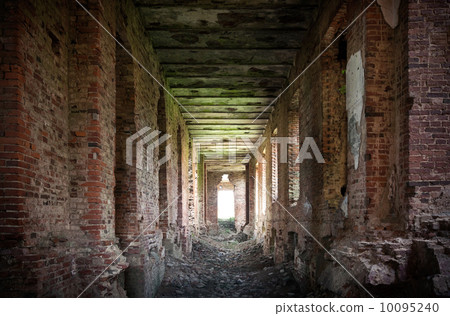 Abandoned landmark interior with dark corridor Abandoned landmark interior with dark corridor 10095240