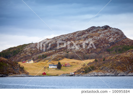 Traditional small Norwegian coastal village with wooden houses 10095884