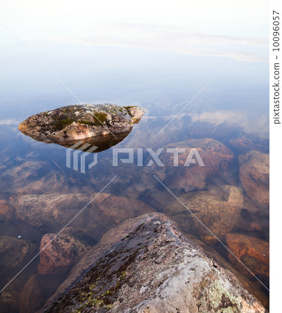 Coastal stones under still clear water on Saimaa lake, Imatra t 10096057