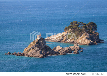 islands Katic and Sveta Nedjelja in bay of Petrovac town, Monten islands Katic and Sveta Nedjelja in bay of Petrovac town, Monten 10096166