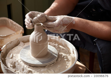 Pottery masterclass with throwing wheel 10096676