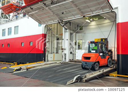Lift truck unloads big passenger ferry through opened side ramp 10097125