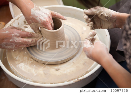 Pottery masterclass with throwing wheel 10097536