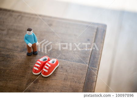 Men and shoes 10097896