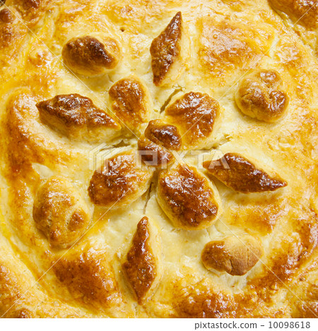 meat pie with beautiful patterns 10098618