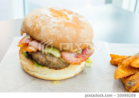 Cheese hamburger Cheese hamburger 10099209