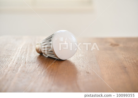 light bulb  10099355