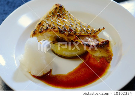 Poaled sea bream 10102354