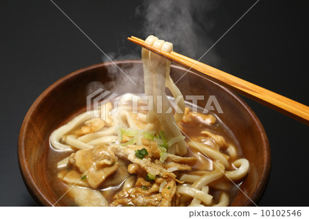 美味的咖哩烏冬面（拿起蒸汽和筷子） 10102546