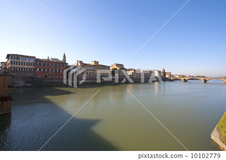 佛羅倫薩阿諾河俯瞰聖特里尼塔橋 10102779