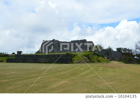 世界遺產Nakagusukujo城堡遺址的“三郭”(沖繩縣中頭郡的中城村,Nakagusuku村) 世界遺產Nakagusukujo城堡遺址的“三郭”(沖繩縣中頭郡的中城村,Nakagusuku村) 10104135