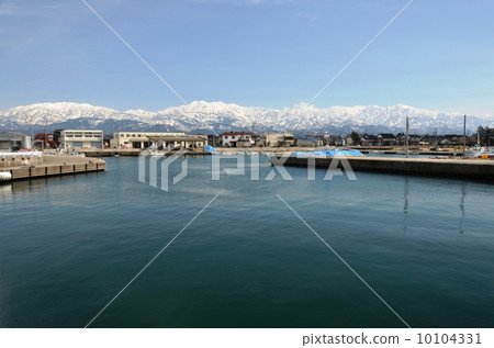 Tateyama mountain range from Namerikawa fishing port 10104331