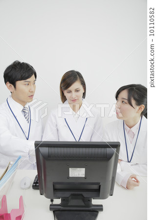 Team with foreign doctor 10110582