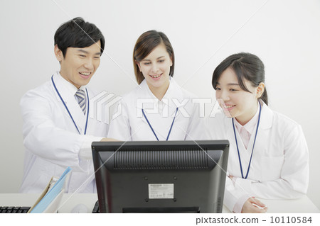 Team with foreign doctor 10110584