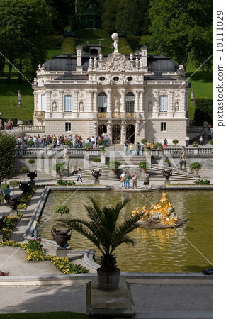 Linderhof Palace (southwest Bavaria, Germany) Linderhof Palace (southwest Bavaria, Germany) 10111029