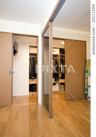 寬敞的壁櫥流線 10111269