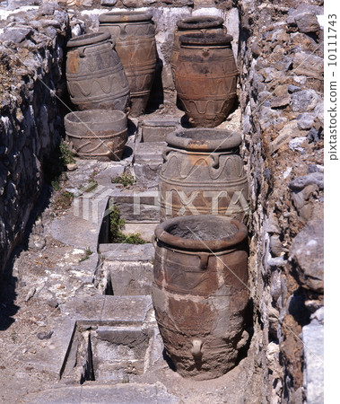 Pitos of the Knossos palace 10111743