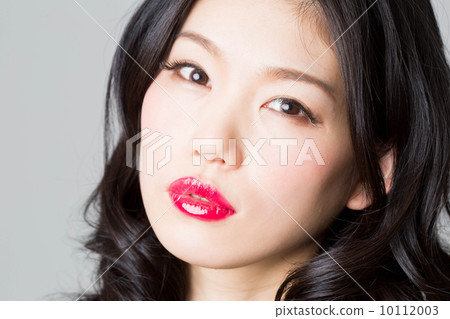 Up of a woman's face 10112003