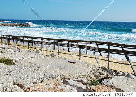 Boardwalk to local beach 10112777