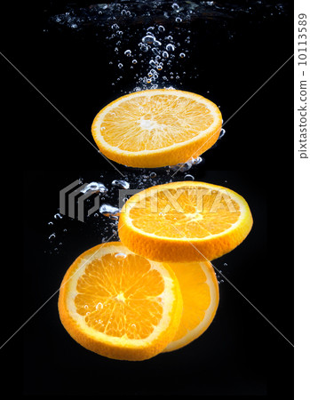 slice of orange in the water with bubbles 10113589