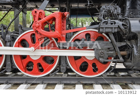 Old steam locomotive wheels 10113912