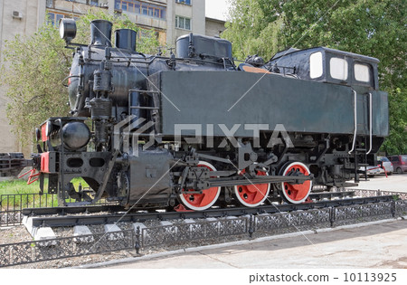 Ancient steam locomotive Ancient steam locomotive 10113925