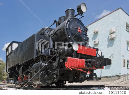 Ancient steam locomotive Ancient steam locomotive 10113928