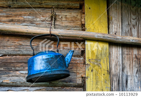Old lost broken kettle on wooden wall Old lost broken kettle on wooden wall 10113929