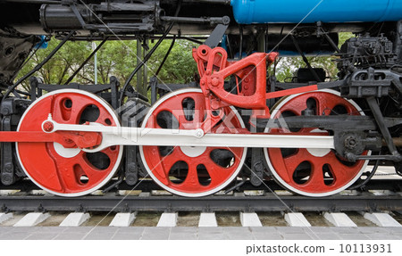 Old steam locomotive wheels 10113931